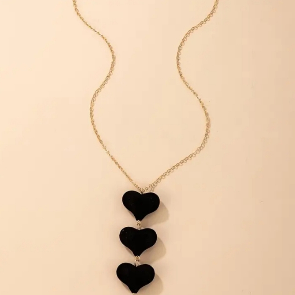 Stunning black hearts necklace - Picture 5 of 5